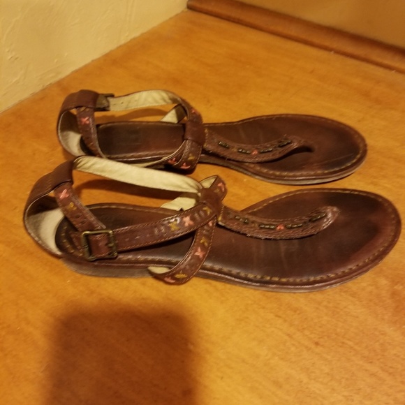 frye leather sandals